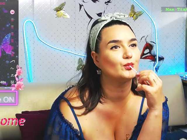 WickedButShy live cam on BongaCams