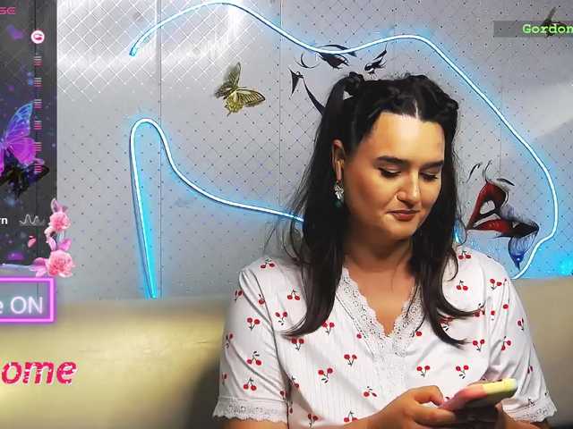 wickedbutshy live sex show