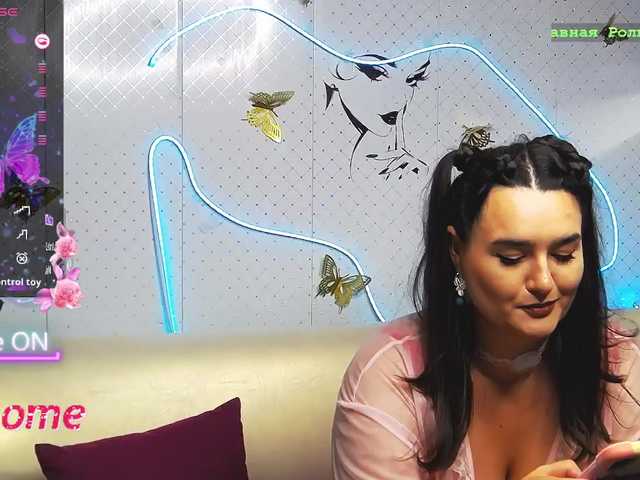 wickedbutshy live sex show