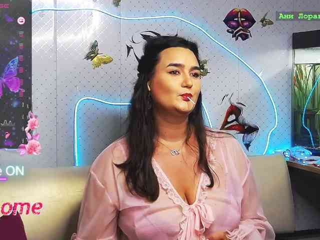 Lina_- webcam