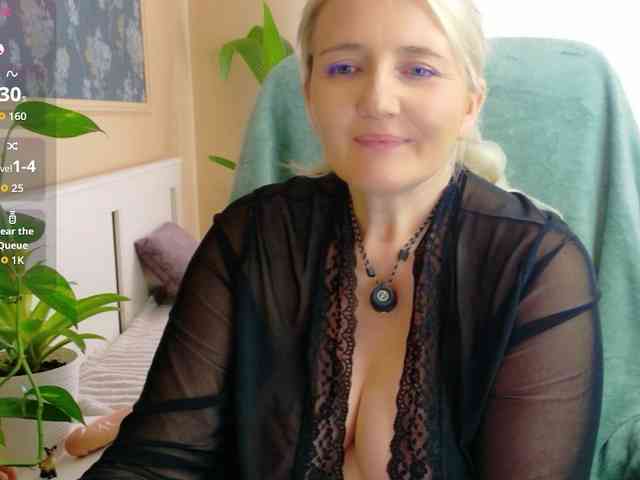 Mellica live female cam on bongacams