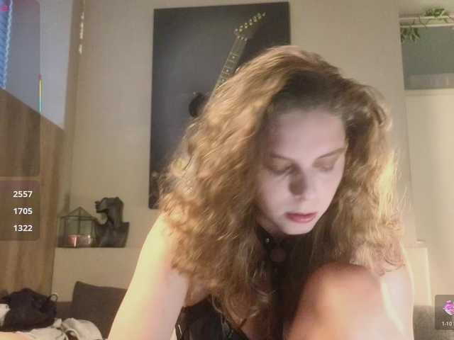 le modèle AyreenMoore est en webcam porno dans un show sur le site bongacams, il possède les tags suivants: White/Caucasian,Blonde,Trimmed