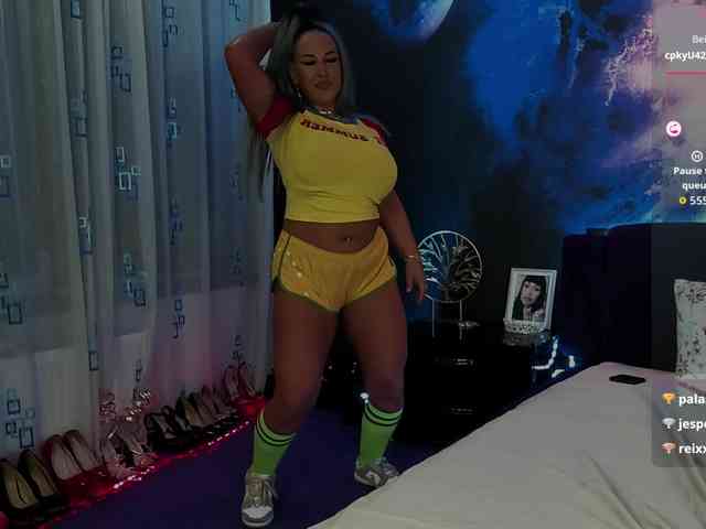 SierraQuinn webcam