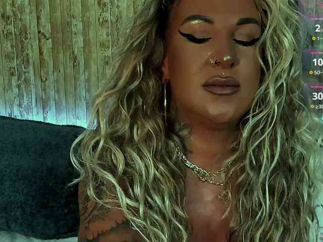 SierraQuinn webcam