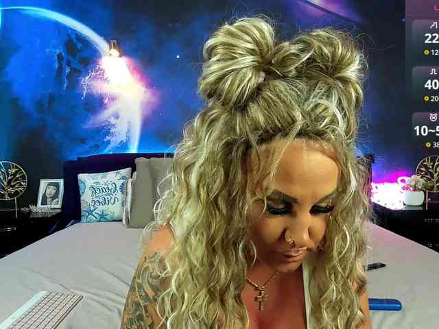SierraQuinn webcam
