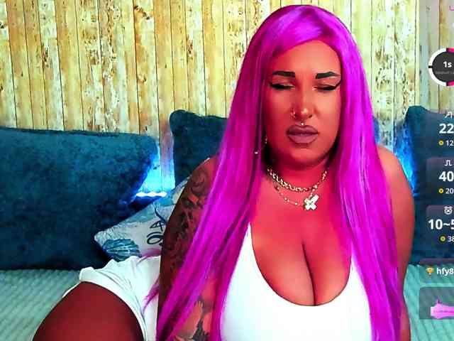 SierraQuinn webcam