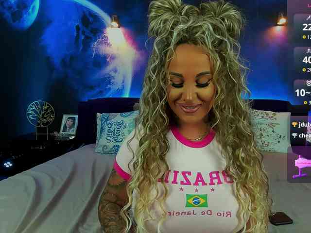 SierraQuinn webcam