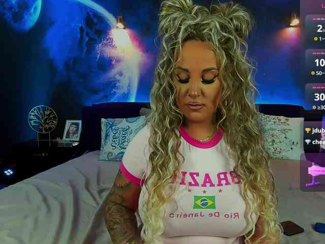 SierraQuinn webcam