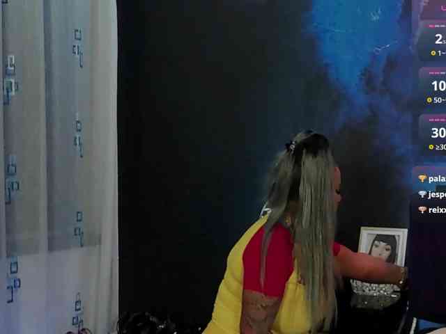 SierraQuinn webcam