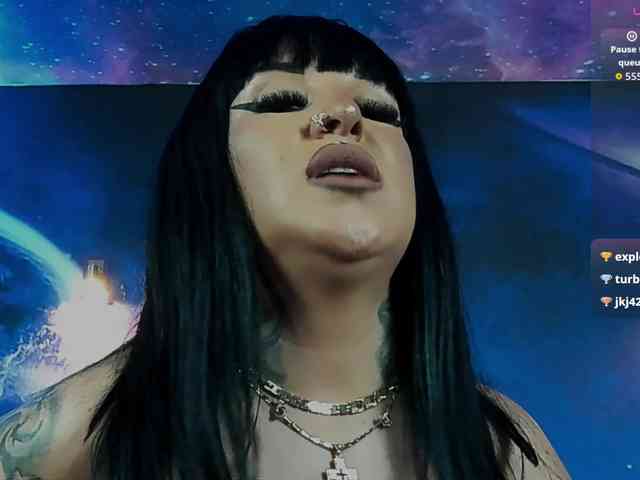 SierraQuinn webcam
