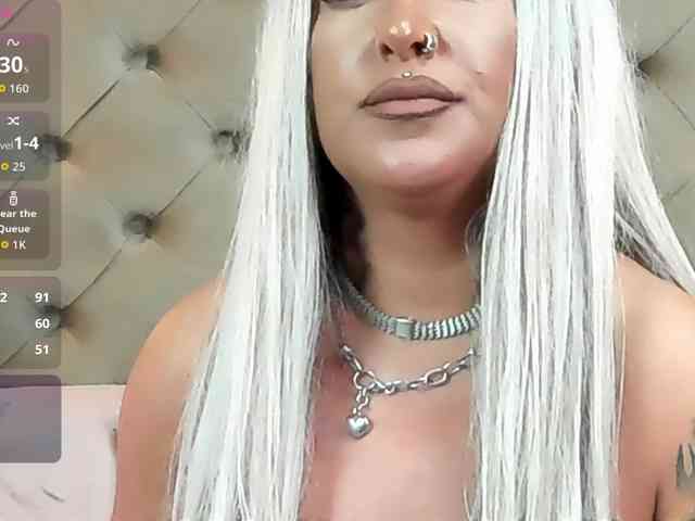 SierraQuinn webcam