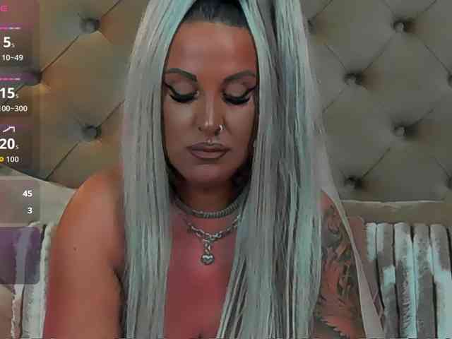 SierraQuinn webcam