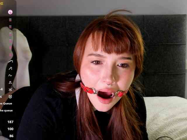 littlewetgirl webcam