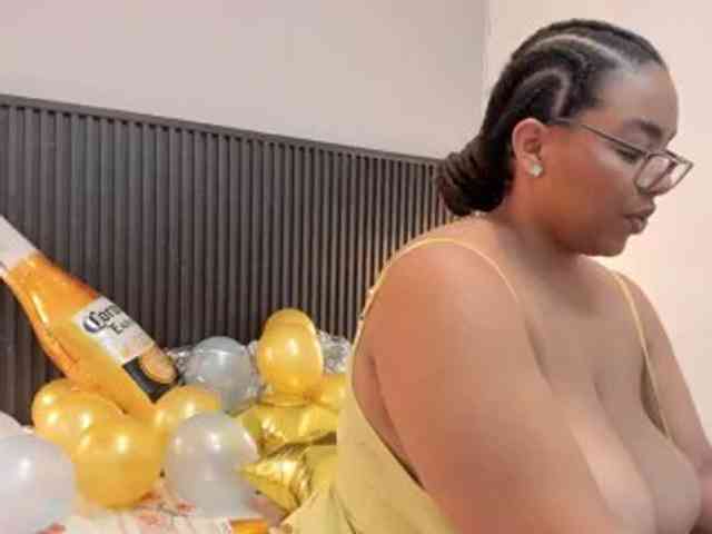 Tiana-Moon webcam