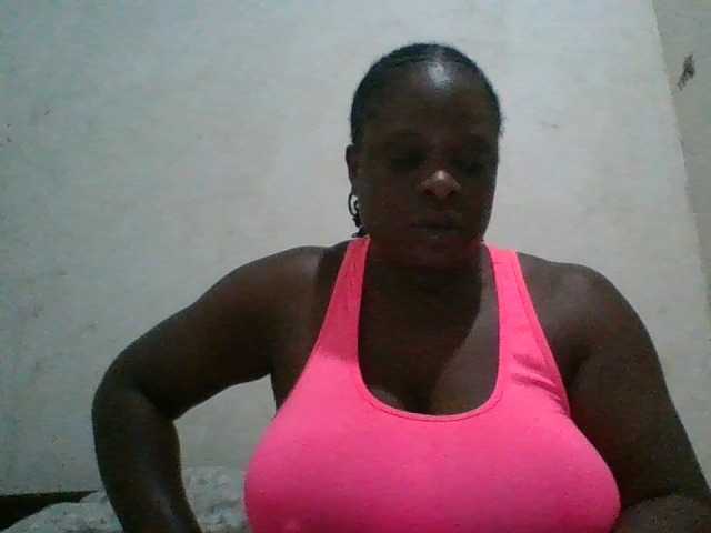 bigboobies2 live cam on BongaCams