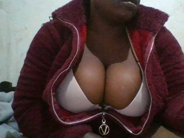 bigboobies2