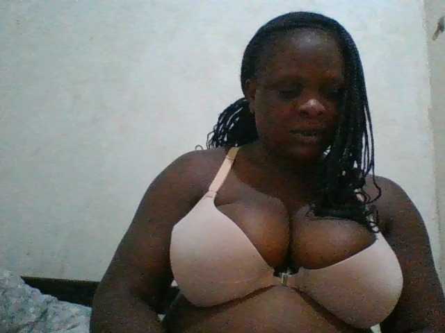 bigboobies2 live cam on BongaCams