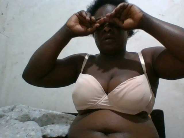 bigboobies2 live cam on BongaCams