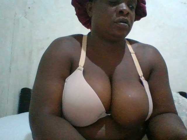bigboobies2 live cam on BongaCams