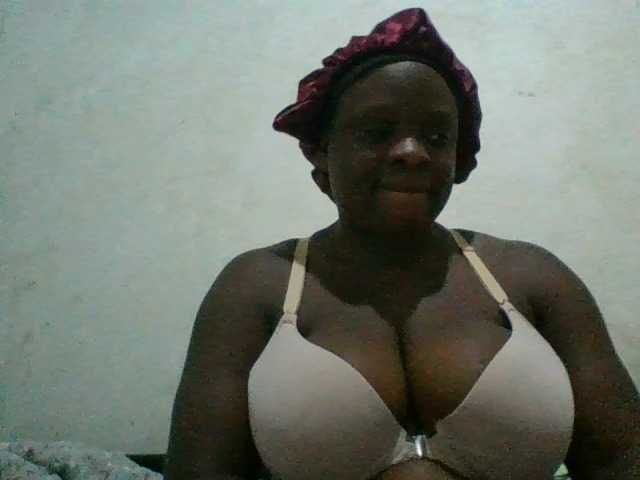 bigboobies2 live cam preview