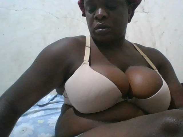 bigboobies2 live cam on BongaCams
