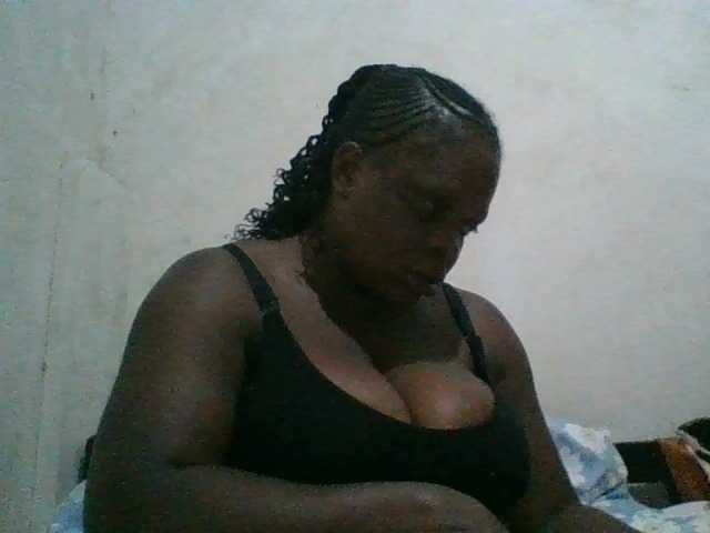 bigboobies2 live cam on BongaCams