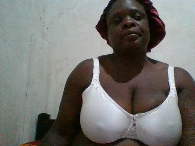 bigboobies2 live cam on BongaCams