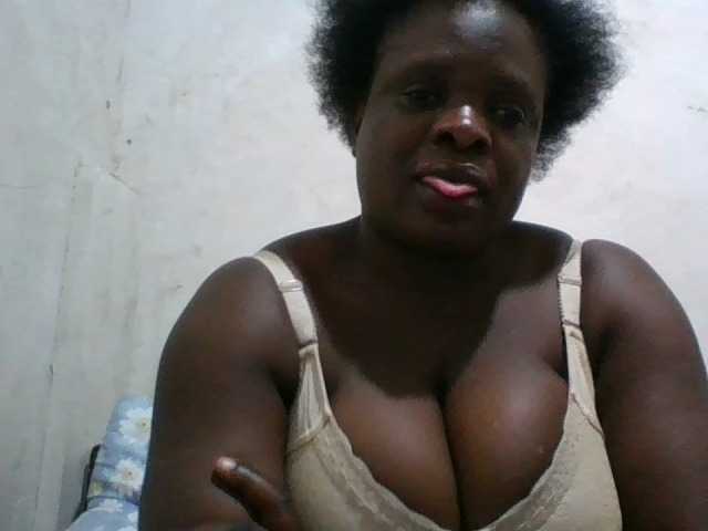 bigboobies2 live cam on BongaCams