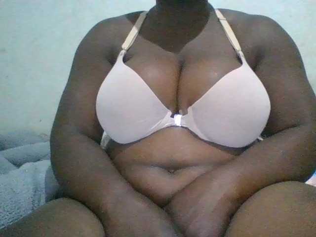 bigboobies2 live cam on BongaCams