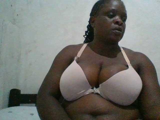 bigboobies2 live cam on BongaCams