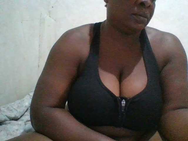 bigboobies2 live cam on BongaCams