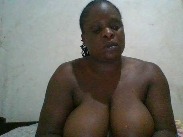 bigboobies2 live cam on BongaCams