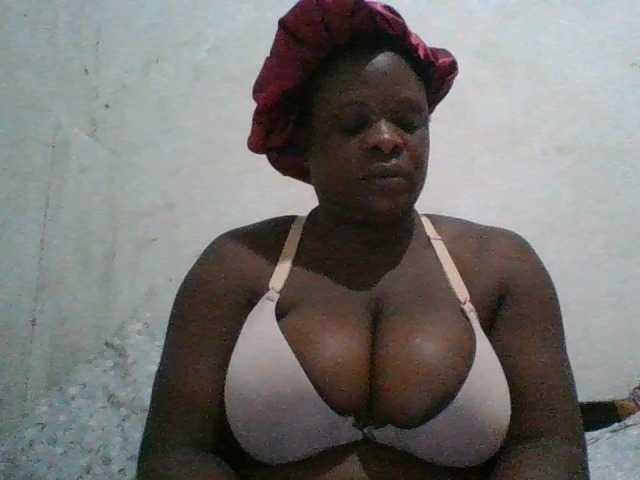 bigboobies2, en directo ahora en BongaCams