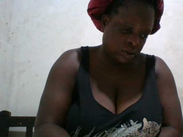 bigboobies2 live cam on BongaCams