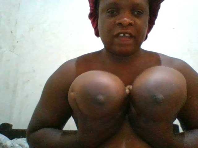 bigboobies2 live cam on BongaCams
