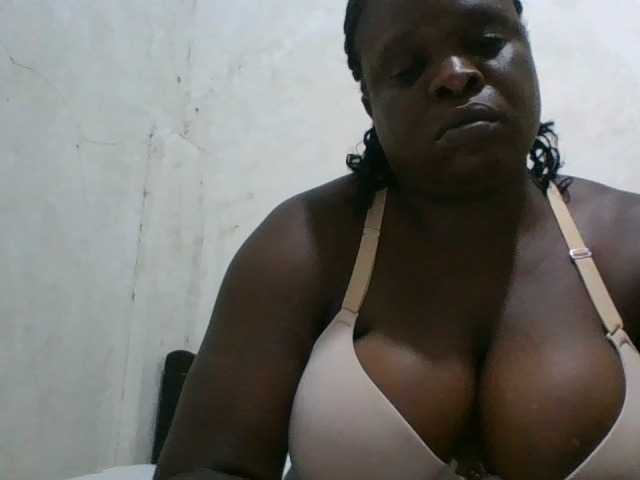 bigboobies2 live cam on BongaCams