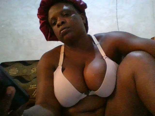 bigboobies2 live cam on BongaCams