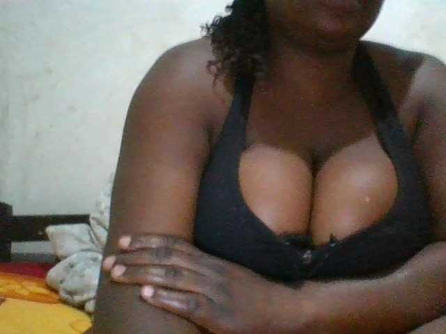 bigboobies2 live cam on BongaCams