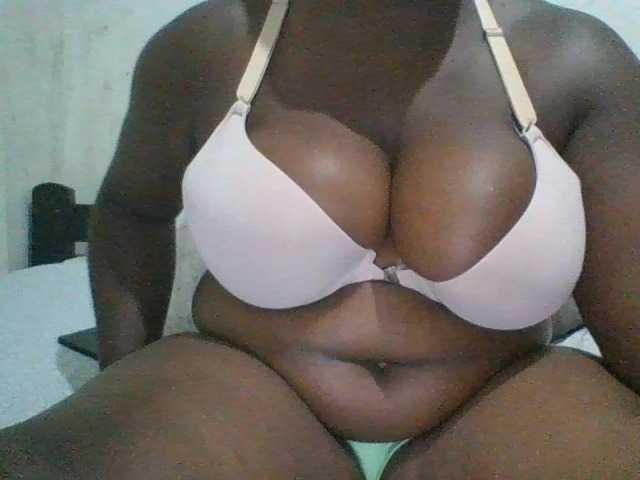 bigboobies2 live cam on BongaCams