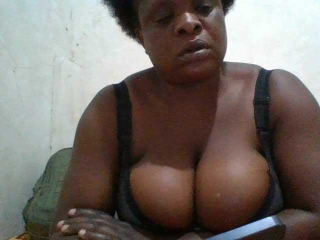 bigboobies2 live cam on BongaCams