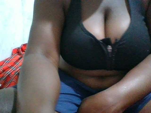 bigboobies2 webcam