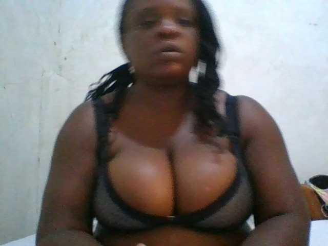 bigboobies2 live cam on BongaCams