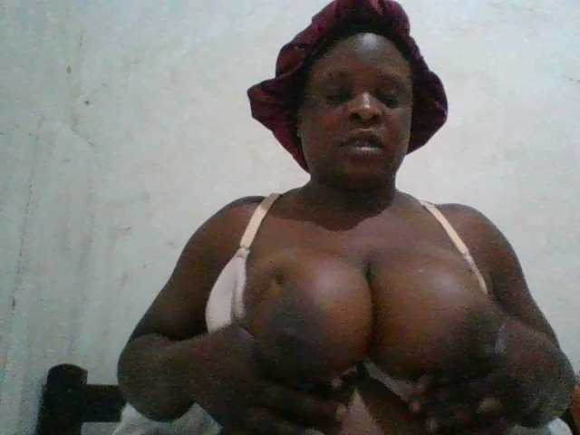 bigboobies2
