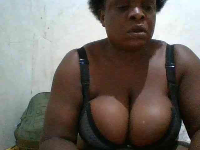 bigboobies2 webcam