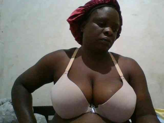 bigboobies2 webcam