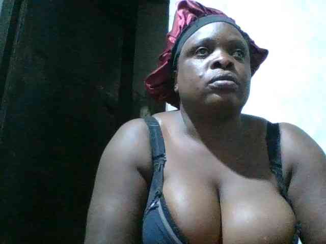bigboobies2 webcam
