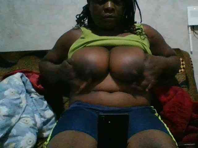 bigboobies2 webcam