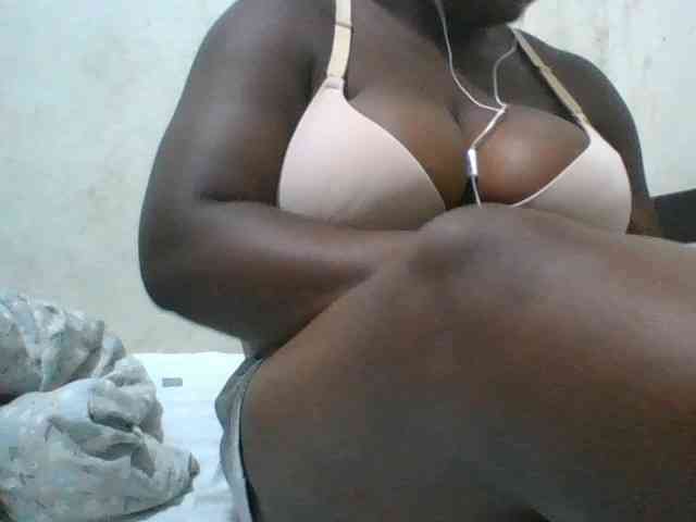 bigboobies2 webcam