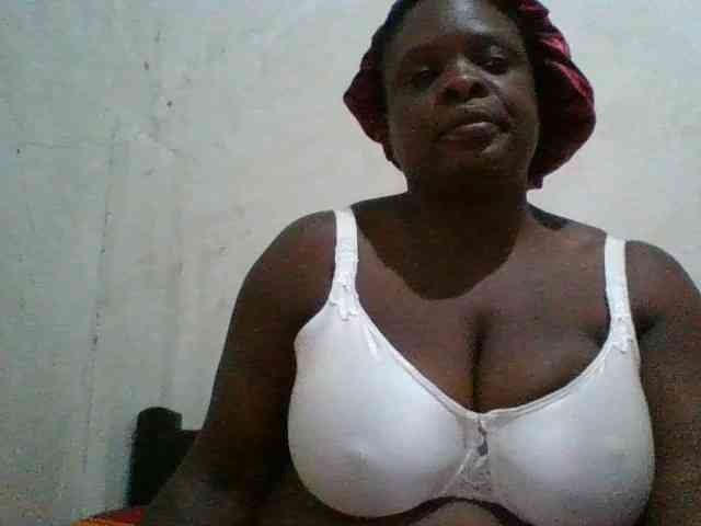 bigboobies2 webcam