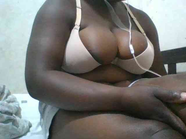 bigboobies2 webcam